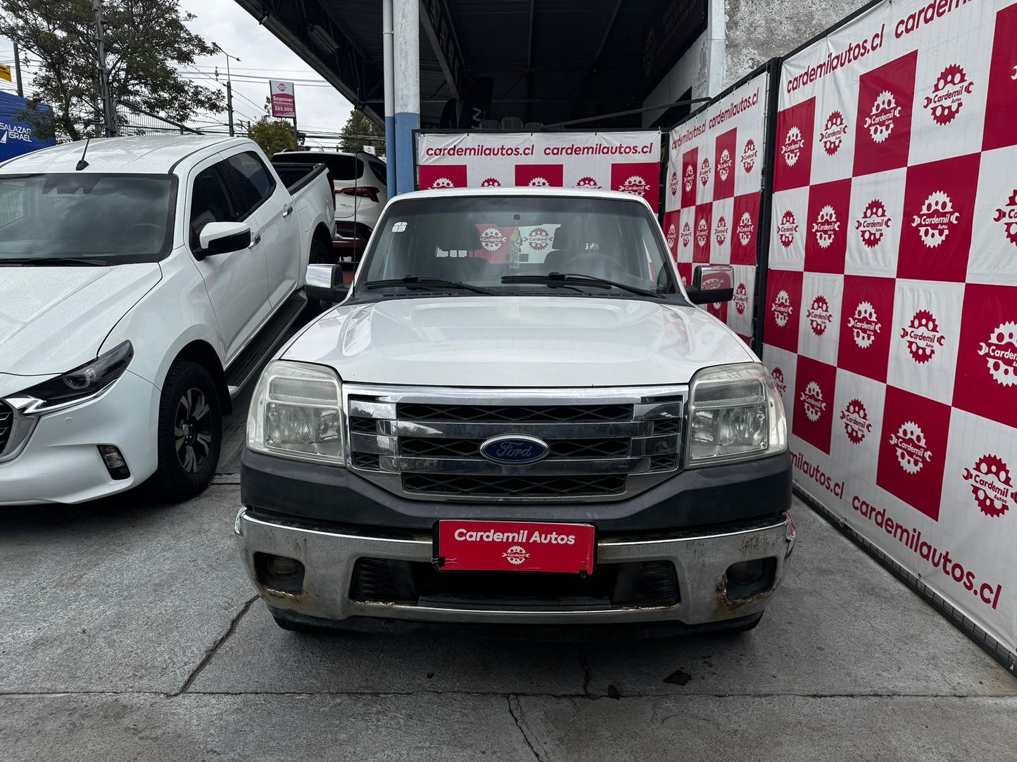 Ford Ranger XLT 2012 frente camioneta blanca robusta