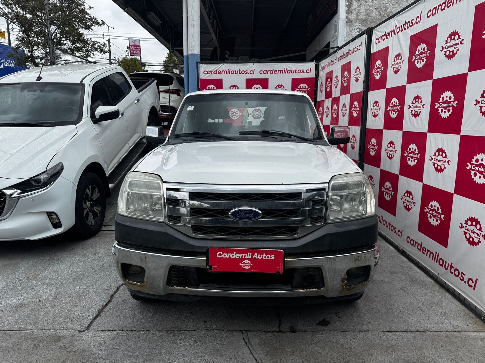 Ford Ranger XLT 2012 frente camioneta blanca robusta