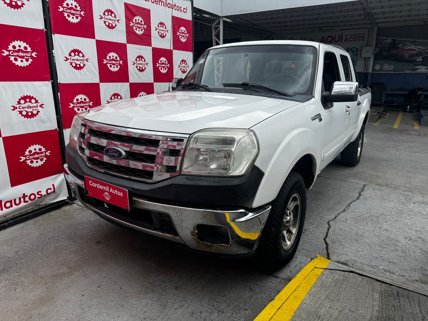 Vista lateral Ford Ranger XLT 2012 llantas de aleación y doble cabina