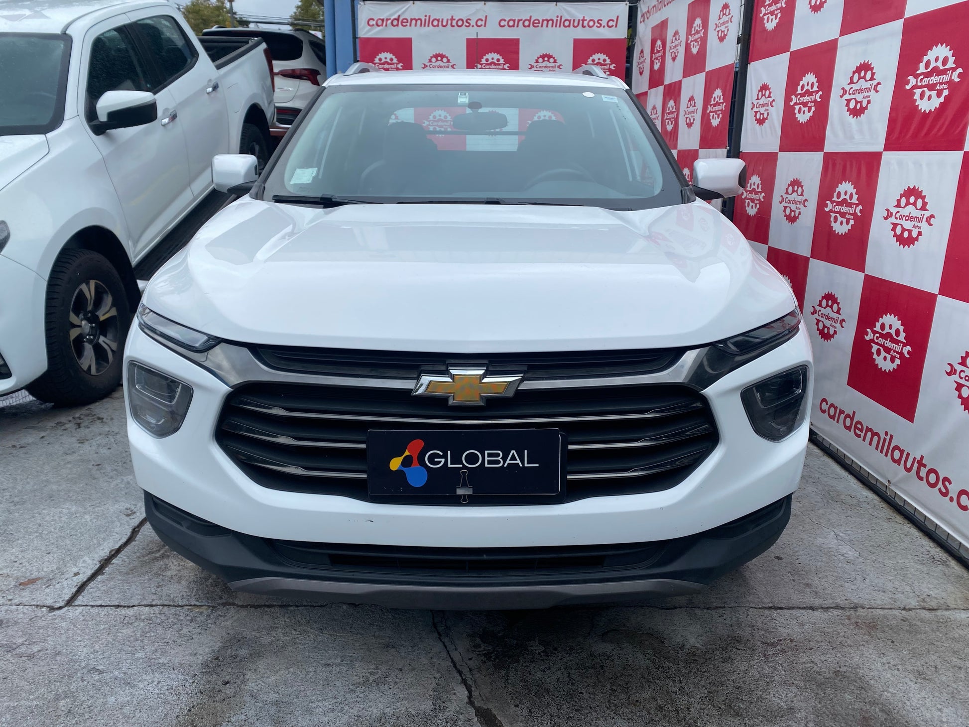 Chevrolet Montana Premier 2024 frente pickup urbana moderna LED