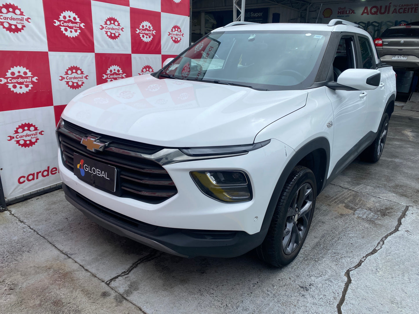 Vista lateral Chevrolet Montana Premier 2024 llantas bitono y caja Multi-Flex Santiago