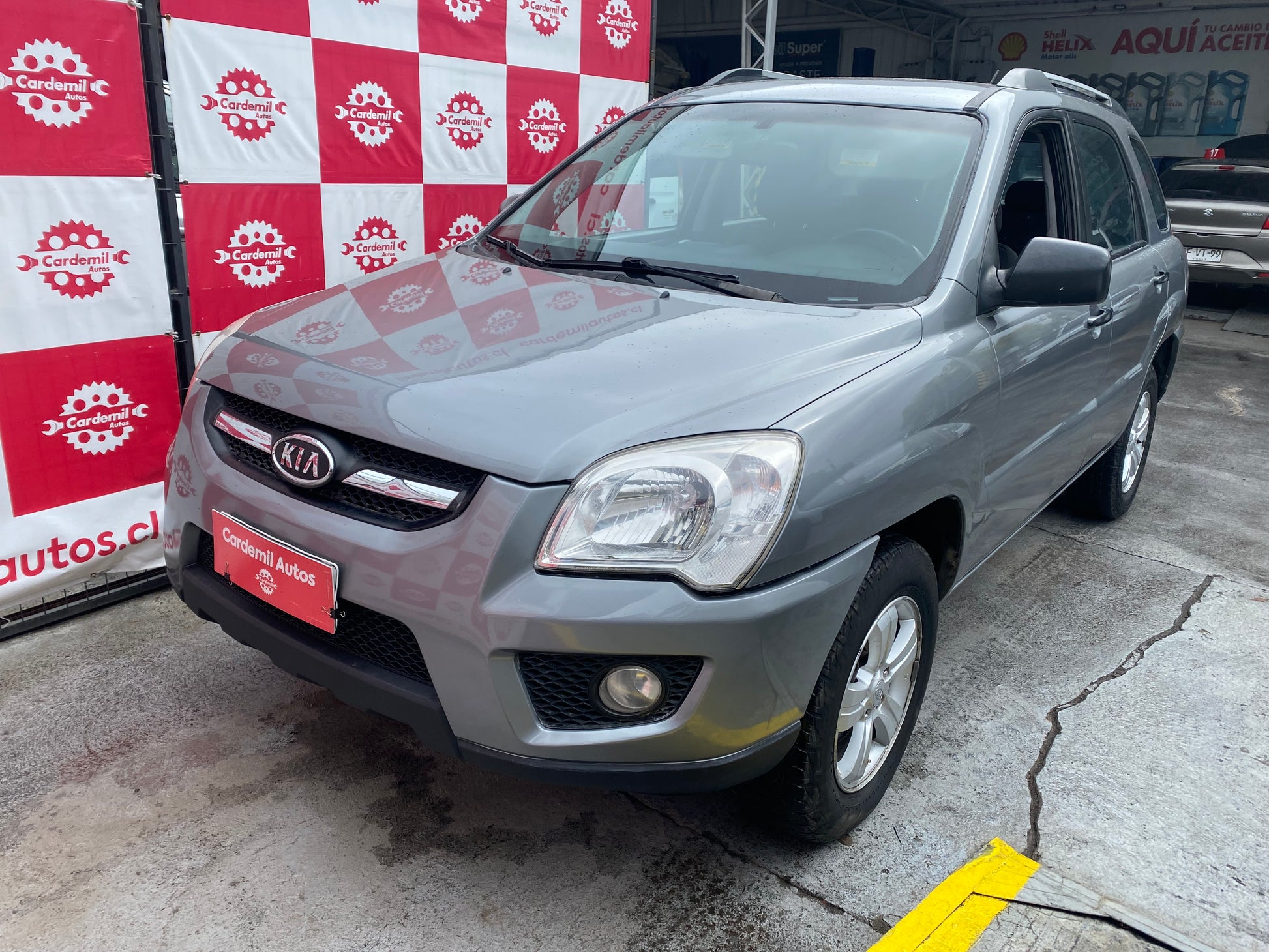 Vista lateral Kia Sportage 2011 llantas de aleación y diseño robusto