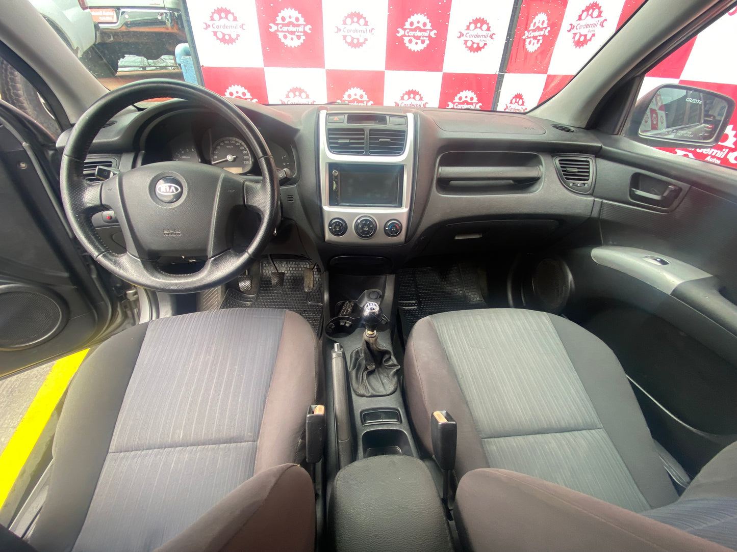 Interior Kia Sportage 2011 controles de aire acondicionado y caja manual Santiago
